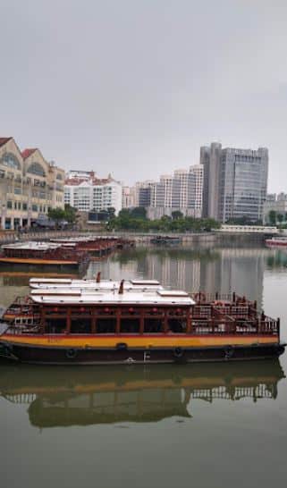 clarke quay neighbourhood boats