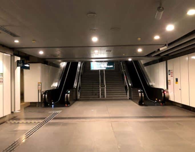 lorong chuan mrt escalator