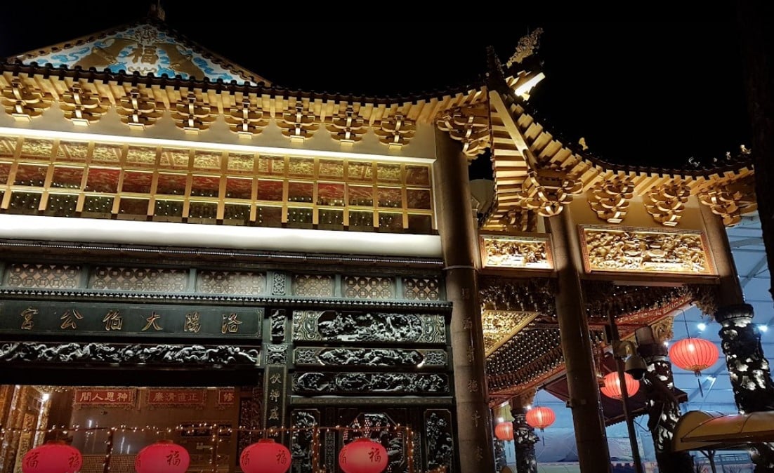 Loyang Tua Pek Kong Hindu Buddhist and Taoism Roof