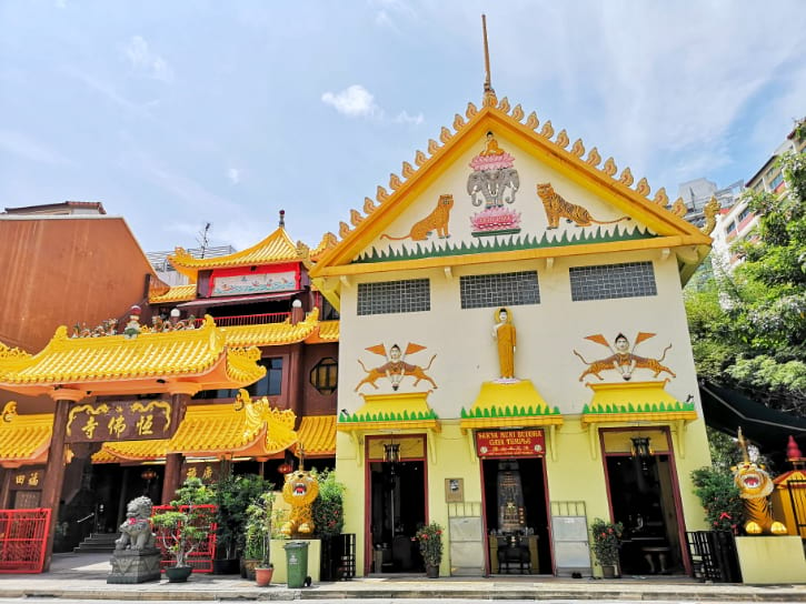 How many Buddhist temples are there in Singapore 1