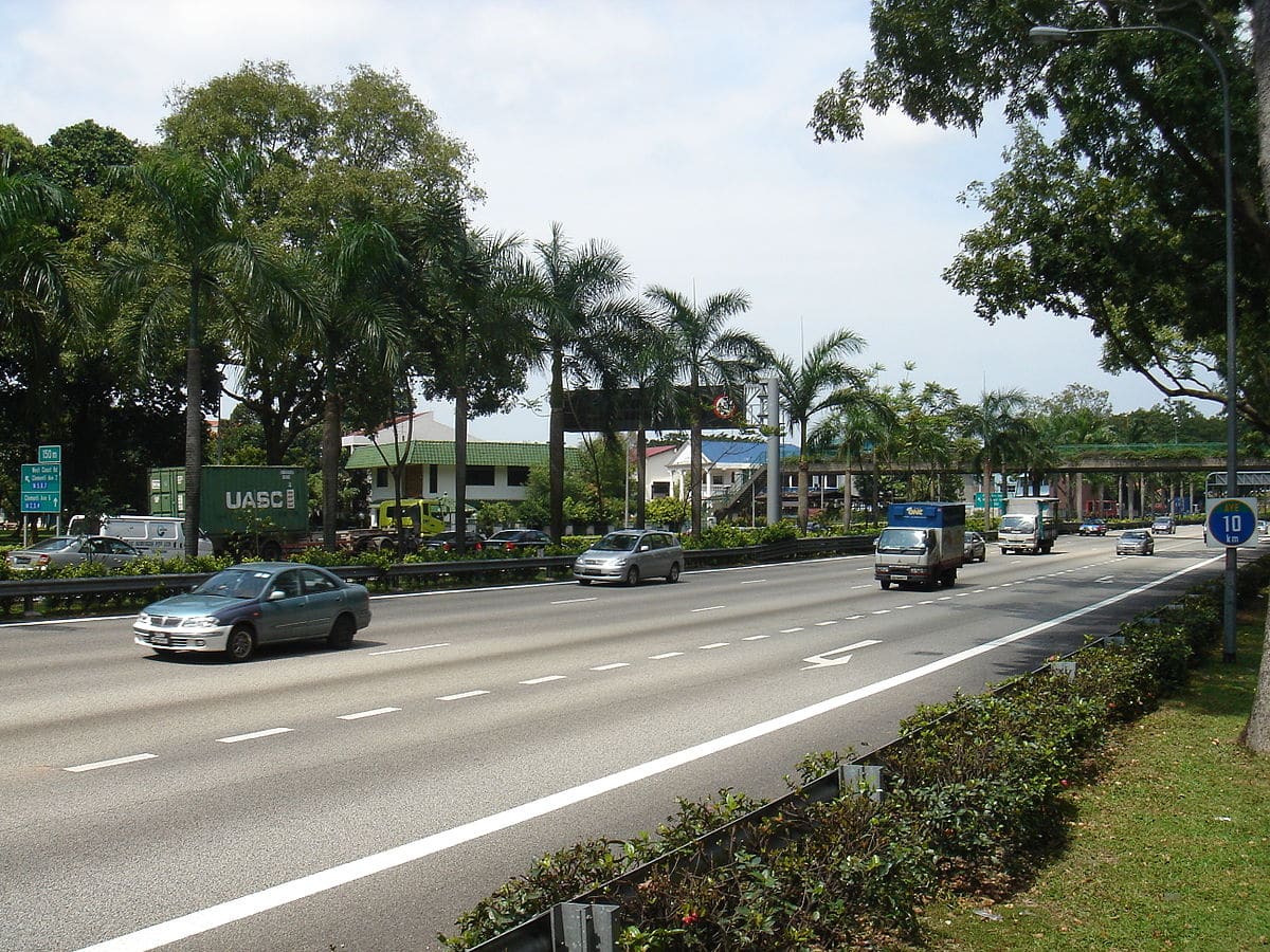 How many expressways does Singapore have