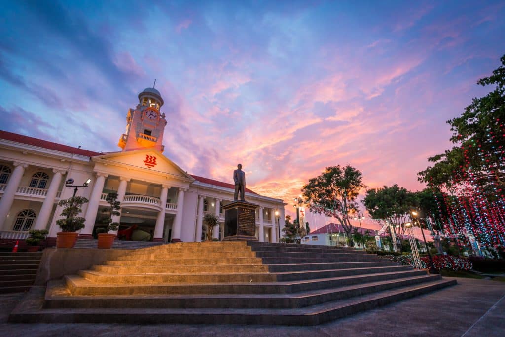 Hwa Chong Institution A Prestigious Secondary School with a Strong Academic Program
