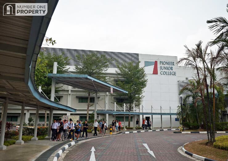 Bukit Batok West Avenue 8 near Jurong Pioneer Junior College
